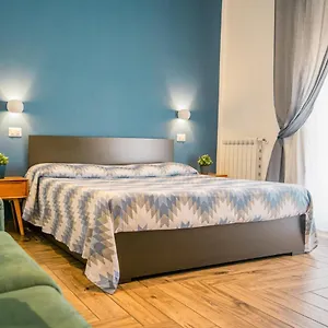 Hub Ferroviario - 12 Posti Letto Per Il Tuo Gruppo A Con Wifi E Netflix Napels